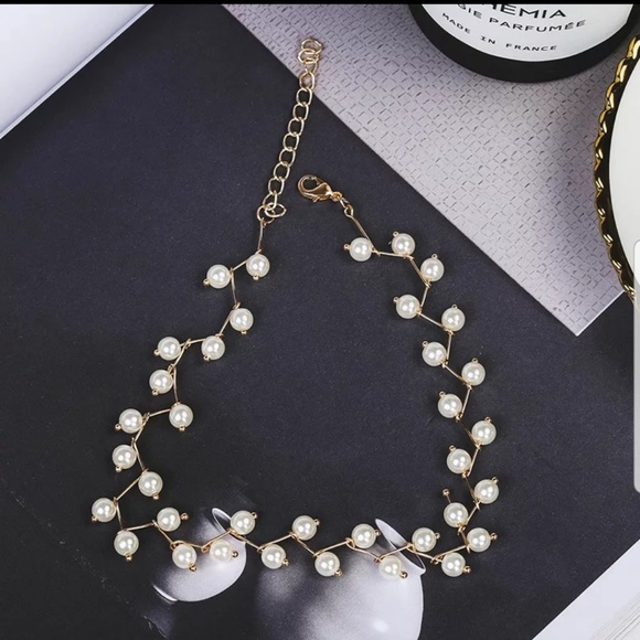 °Bianca° Pearl and Vine Gold Necklace - Picture 2 of 2